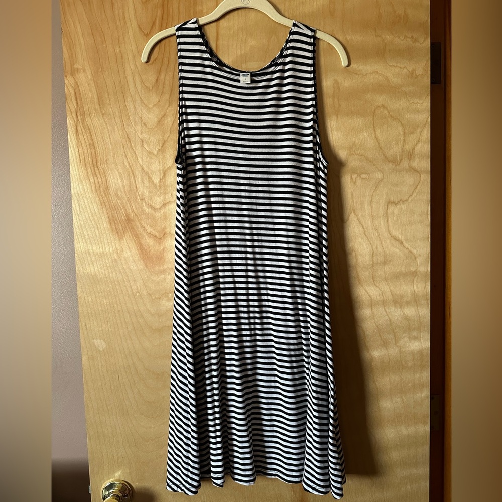 💕 Old Navy 💕 Silk Knit Swing Dress Black and White Striped Sleeveless Dress